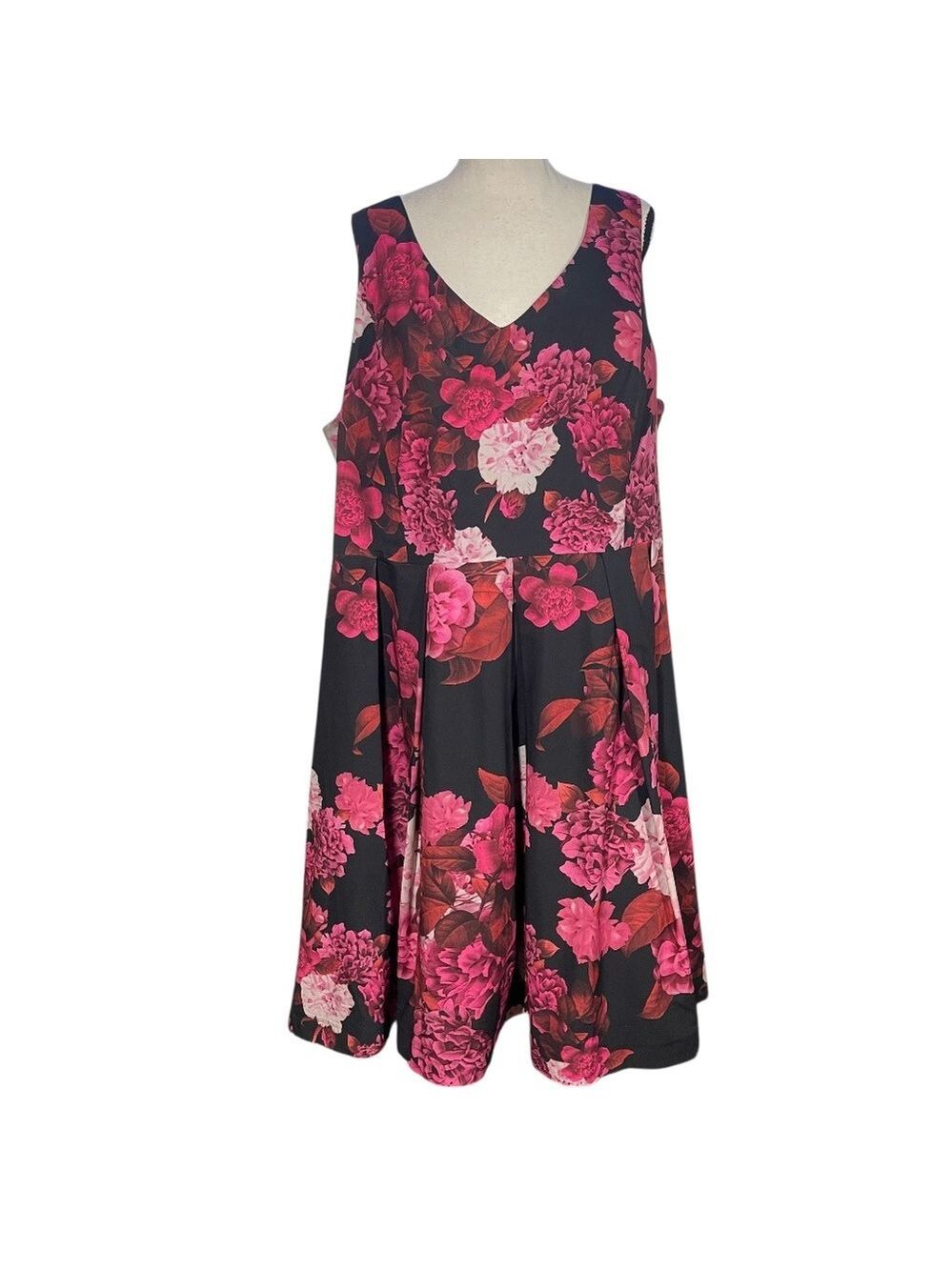 City Chic Sleeveless Floral Dress